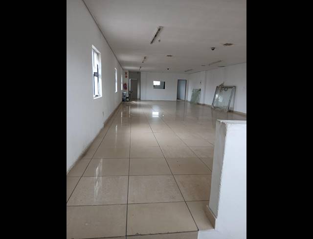 95M² BUSINESS TO LET IN ZINNIAVILLE
